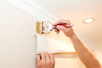 Pose de papier peint à Bréançon — revêtements muraux et toiles de verre